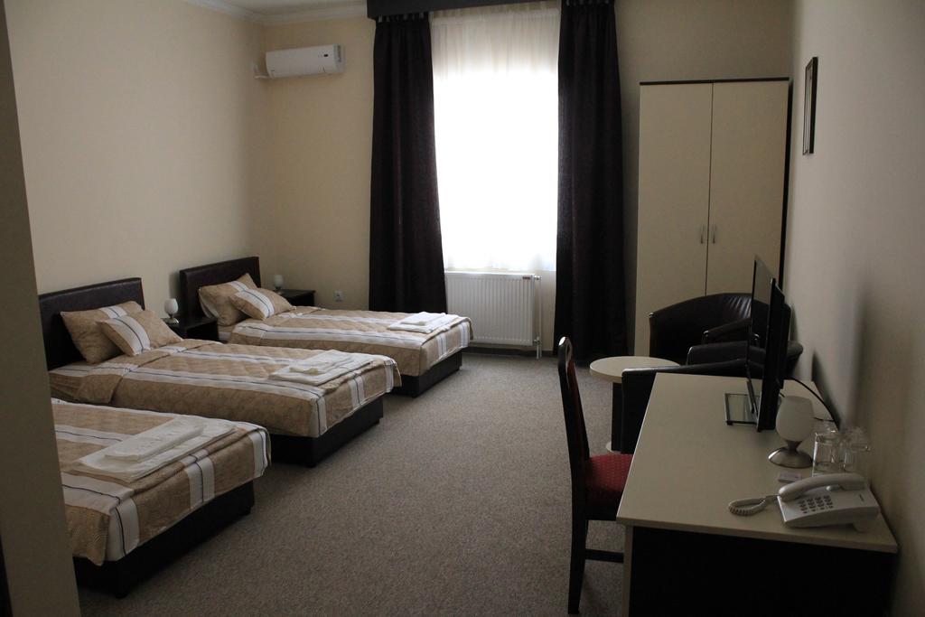 Hotel Feniks 3*